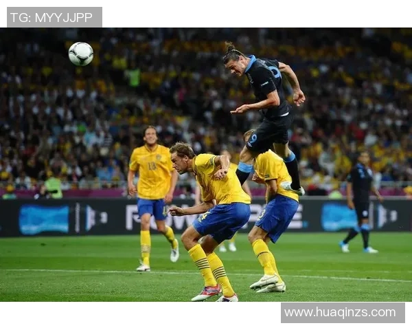 足球明星头球训练秘诀揭秘提升技术与准确性的有效方法 足球明星头球训练秘诀揭秘提升技术与准确性的有效方法