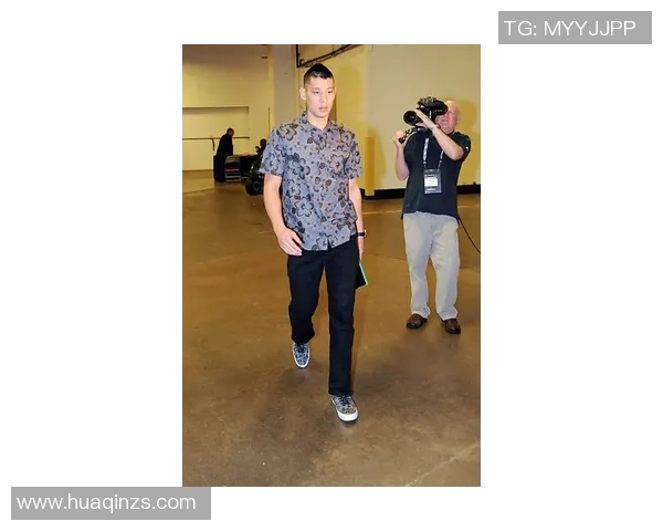 足球明星私下穿搭风格大揭秘时尚便装照片欣赏 足球明星私下穿搭风格大揭秘时尚便装照片欣赏